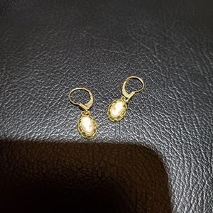 Costume jewelry, 12 pairs of earrings